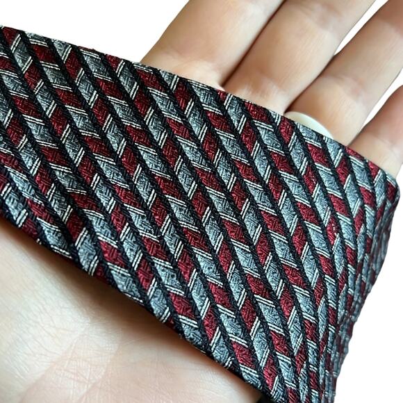 Paulo Vasari Gray/Burgundy Abstract Design 100% Silk Neck Tie Made In Italy - Picture 3 of 8